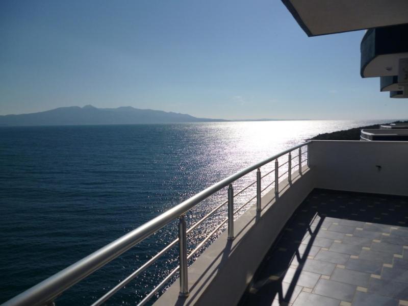 Beautifull Holiday Apartment Larisa Sarande Bagian luar foto