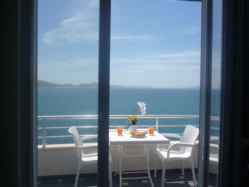 Beautifull Holiday Apartment Larisa Sarande Bagian luar foto