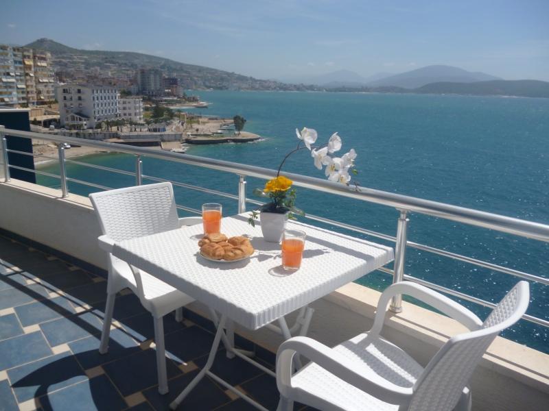 Beautifull Holiday Apartment Larisa Sarande Bagian luar foto