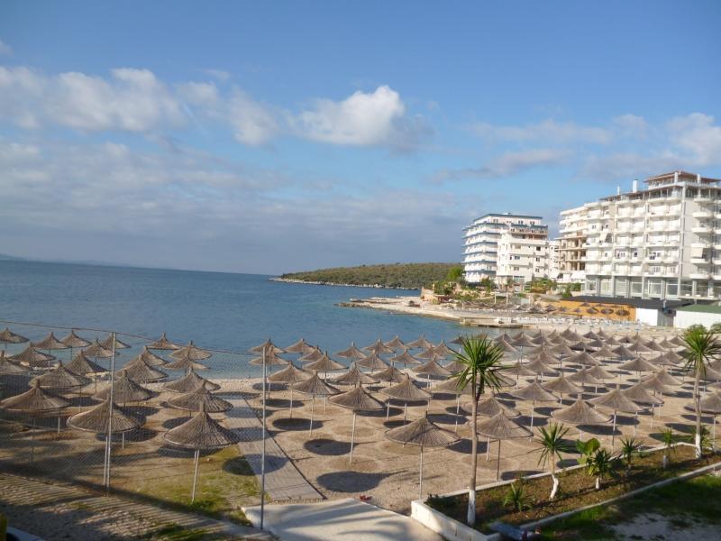 Beautifull Holiday Apartment Larisa Sarande Bagian luar foto